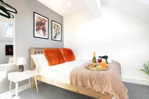 Central Buckingham Apartment #3 with Free Parking, Pool Table, Fast Wifi and Smart TV with Netflix by Yoko Property - 白金汉