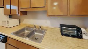 Scenic Golf Villa River Club 2BR Getaway