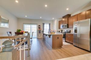 Spacious Hedgesville Retreat about 5 Mi to Golf Course