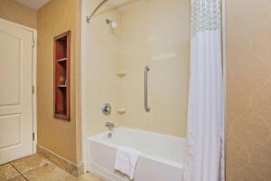 King Study Room with Sofa Bed - Non-Smoking room in Hampton Inn & Suites Sevierville at Stadium Drive