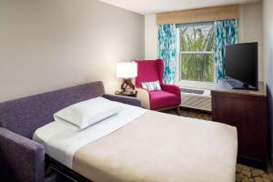 One-Bedroom King Suite with Sofa Bed room in Hilton Garden Inn Arcadia/Pasadena Area