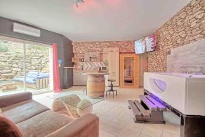 Villas Sublime Mas heated swimming pool jacuzzi sauna with panoramic view - LE MAS DES FARACHES : photos des chambres