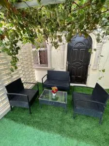 شقةكبيره 4 غرف منها 3 غرف نوم اطلاه مجلس صالة 4-room apartment, including 3 bedrooms, a living room, a sitting room, and a view - Shahār