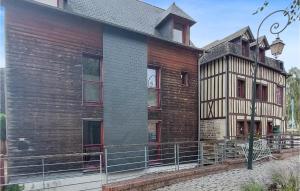 Appartements Beautiful Apartment In Pont-audemer With Wifi And 1 Bedrooms : photos des chambres