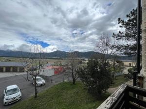 Appartement 3 pièces au centre des Angles avec terrasse et vue sur le lac - FR-1-593-94