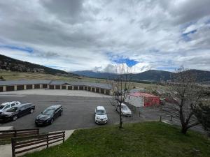 Appartement 3 pièces au centre des Angles avec terrasse et vue sur le lac - FR-1-593-94