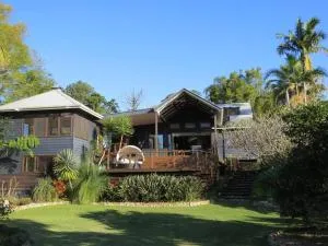 BELLINGEN CONVERTED CHURCH on the river (Pet Friendly) - Fernmount