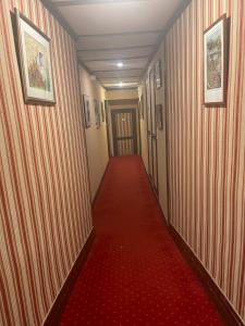 Hotels Le Grand Monarque Donzy : photos des chambres