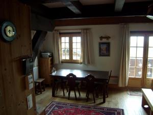 Chalets Chalet 5 chambres, 9 pers, wifi, 1 animal, non fumeur - FR-1-733-144 : photos des chambres