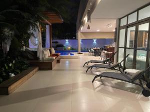 Vila linda com SPA e Piscina a 50 metros da Praia