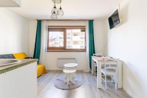 Appartements studio equipe proche commerces + parking gratuit : photos des chambres