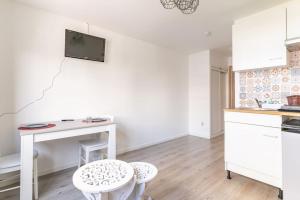 Appartements studio equipe proche commerces + parking gratuit : photos des chambres