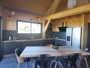 Chalets Chalet de Standing a Super Besse avec Jacuzzi SB2 : photos des chambres