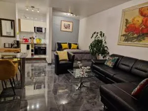 Elegant and Quiet - Walluf