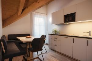Two-Bedroom Apartment with Mountain View