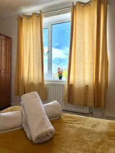 Langdale House 5 bedroom 7 beds 3 bathrooms - Morley