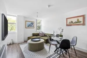 Luxurious 2 Bedroom Apartment with Free Parking - Great Baddow