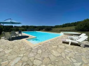 Peaceful gîte with stunning pool near market town - Montaigu-de-Quercy
