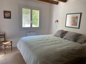 Peaceful gîte with stunning pool near market town