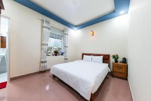 Căn Hộ Có Sân Hiên (Apartment with Terrace)