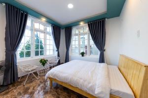 Căn Hộ Nhìn Ra Vườn (Apartment with Garden View)