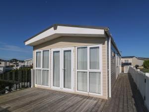 Seafront Holiday Home 2