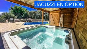 Maisons de vacances Maisonnette Jacuzzi & Piscine : photos des chambres