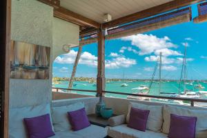 Beachfront Luxurious Stunning Sunset Boulevard Apartment, Grand Baie