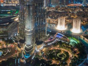 Stylish 3BR with Balcony Burj Khalifa & Fountain Views Near Dubai Mall