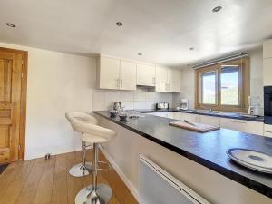 Chalet chaleureux au centre de Méribel avec cheminée et parking - FR-1-688-57