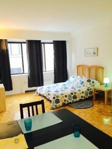 Stylish Montreal Apartment: Comfortable Stay in the Golden Square Mile
