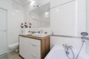 Lumina apartment with parking near Muzeum Powstania