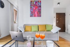 Lumina apartment with parking near Muzeum Powstania