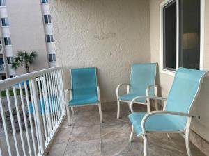 Holiday Surf and Racquet Unit 214