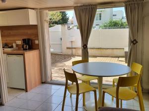 Appartements logement Amboise centre avec terrasse privee : photos des chambres