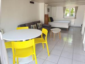 Appartements logement Amboise centre avec terrasse privee : photos des chambres