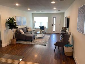 Brentwood de Maria -Cowboy Pool & Dog Friendly