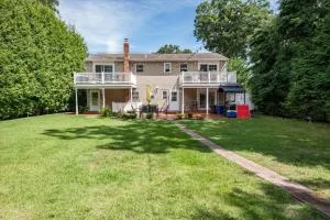 Abbey House - West Babylon