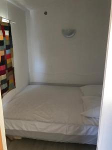 Chalets Arles Provence clim wifi piscine : photos des chambres