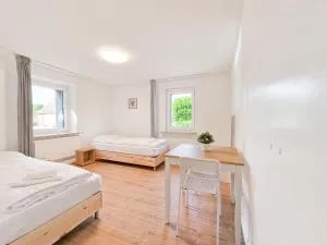 RAJ Living - 3 Room Apartments - 20 Min to Messe DUS & Old Town DUS - Карст