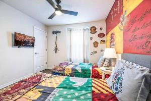 The Happy Place! - Upgraded Fun Windsor Home
