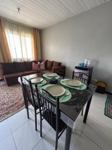 1BR Townhouse + Netflix