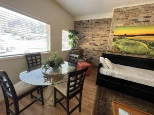 JI13- ,A two bedroom, one bath house with den, covered outdoor dining area and fenced in yard at our Joplin Inn home
