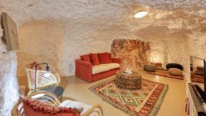 White Cliffs Accommodation -Daybreak Dugout - Unique Cave House