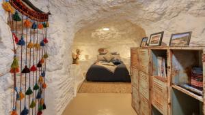 White Cliffs Accommodation -Daybreak Dugout - Unique Cave House