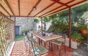 3 Bedroom Beautiful Home In Camaiore