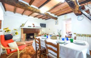 3 Bedroom Beautiful Home In Camaiore