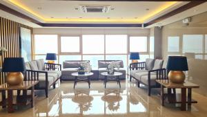 Cozy Penthouse 2BR Suite w Balcony - Amazing Manila Bay View and City Skyline near MOA