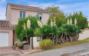 Maisons de vacances Nice Home In Royan With 3 Bedrooms : photos des chambres