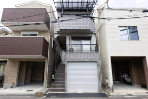 駐車場無料！静かな住宅街　５つの寝室でご家族でゆっくりお過ごし頂けます　7台の寝具で最大14名様まで